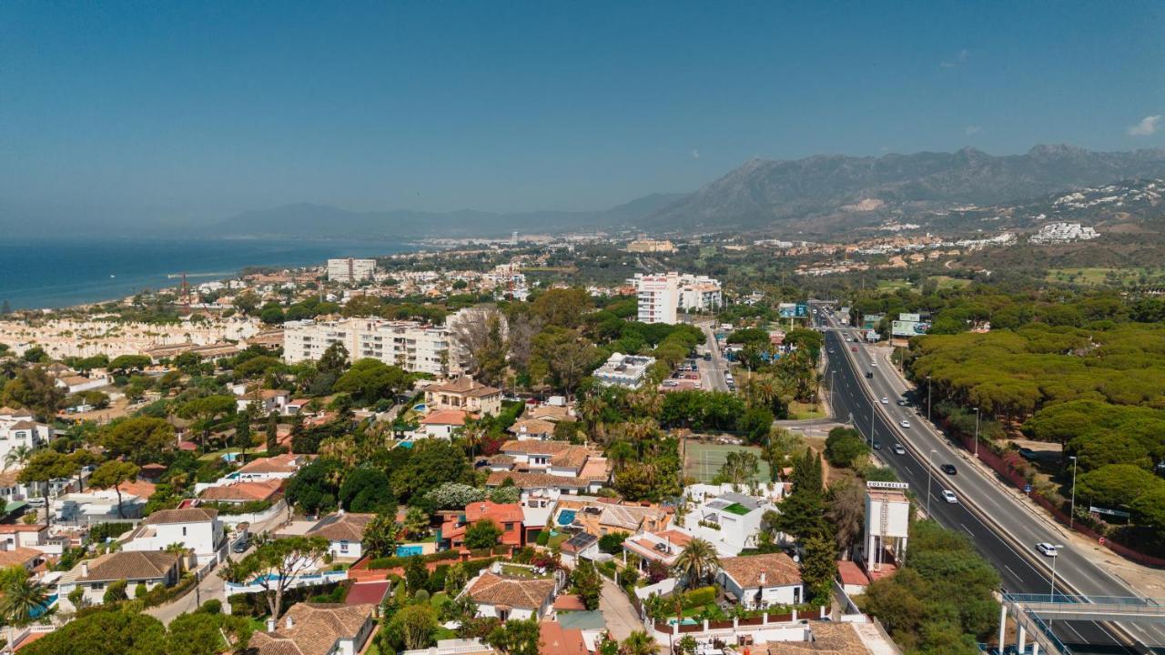 With Large Sunny Terrace, Costabella Сasa de vacaciones Marbella