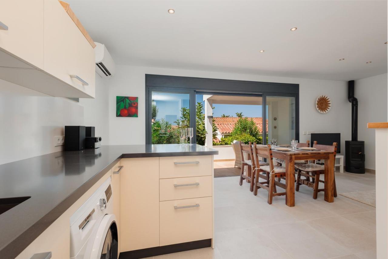 Сasa de vacaciones With Large Sunny Terrace, Costabella Marbella